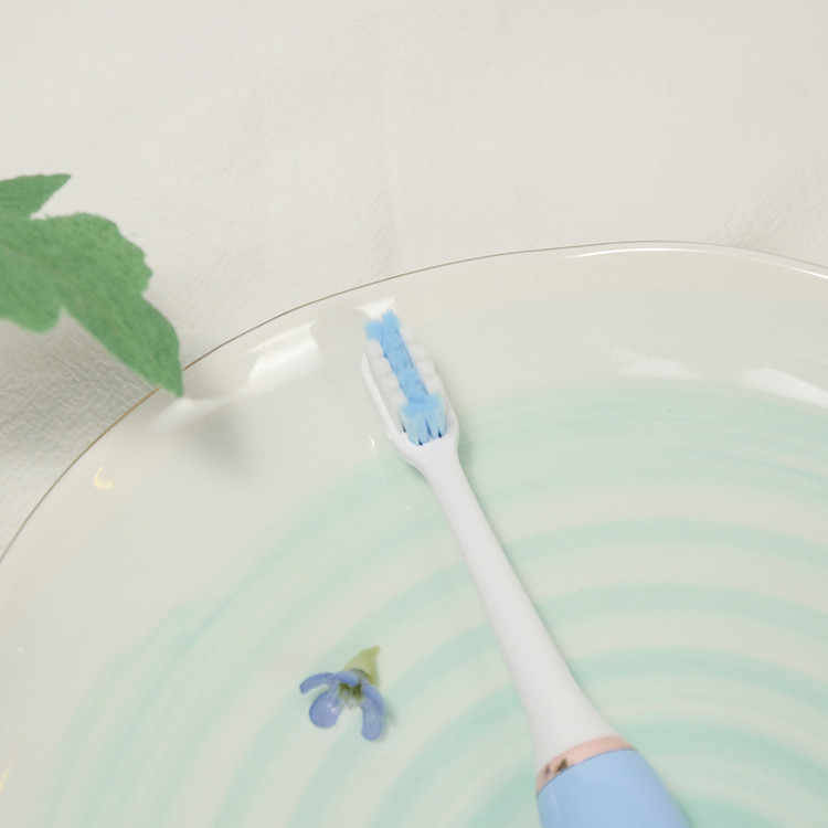 Gum Care Smart Oral Care Toothbrushes 0.7W sonic cleaning For Travel